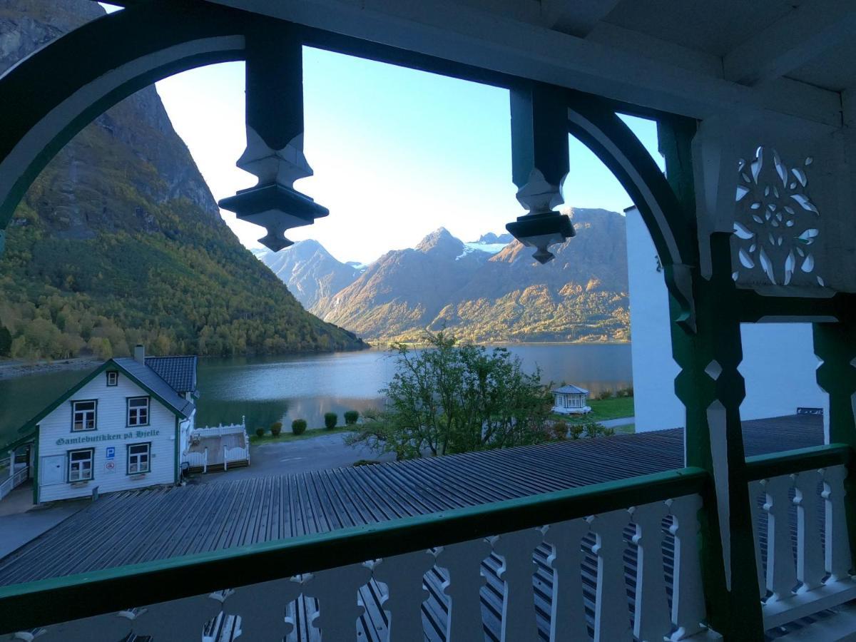 Hjelle Hotel Exterior photo