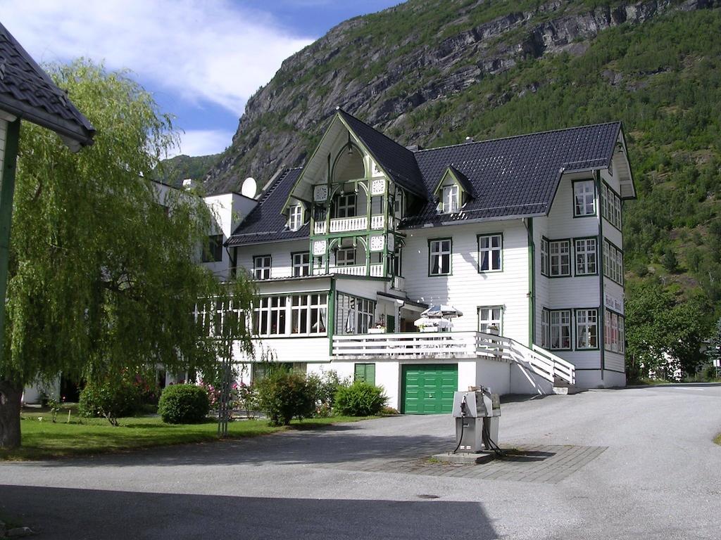 Hjelle Hotel Exterior photo